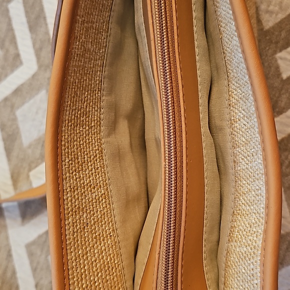 Etienne Aigner woven purse - Picture 5 of 10